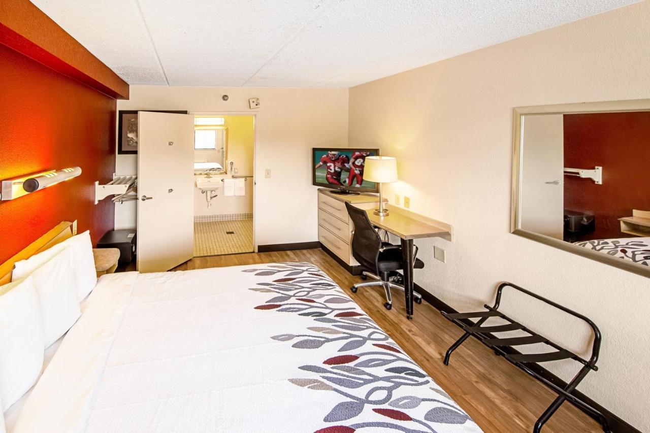 Red Roof Inn Huntington Barboursville Exterior photo